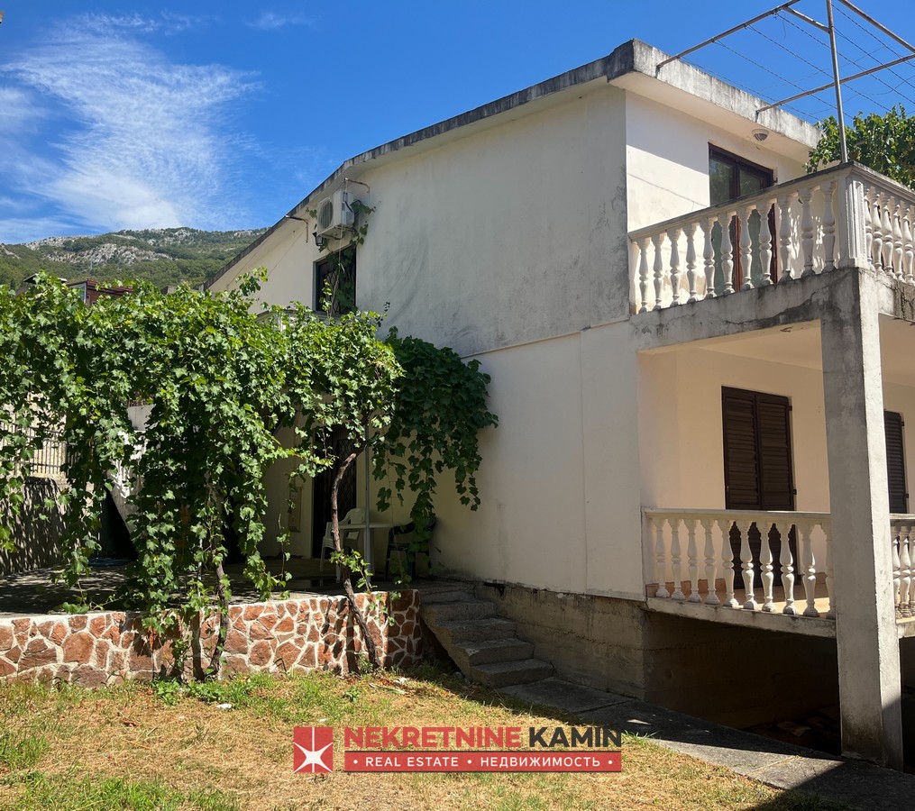 Two-Storey House with a Yard, About 500 m from the Sea, Buljarice